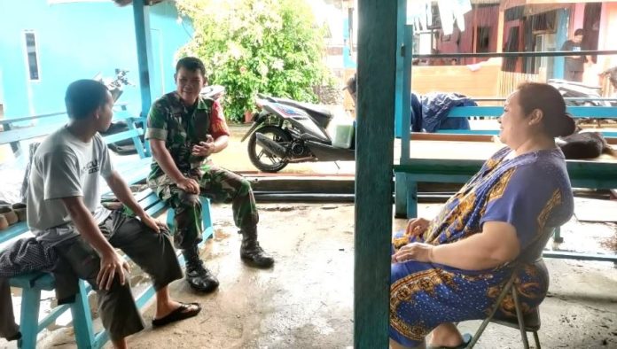 Anjangsana Babinsa Sertu Maniur Herianto Simajuntak Memotivasi ke Warga Desa Temburun