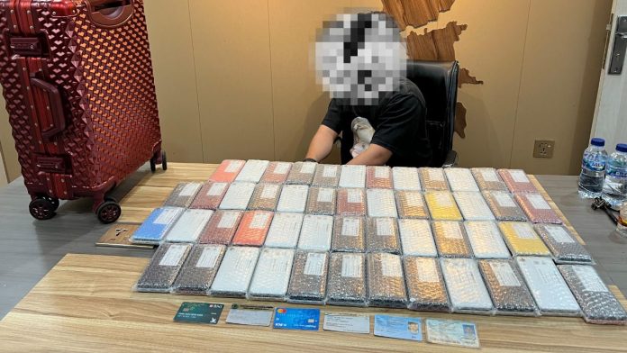 Bea Cukai Batam Gagalkan Penyeludupan Ratusan iPhone di Bandara Hang Nadim