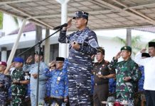 Danlantamal IV Batam Laksma TNI Berkat Widjanarko Pimpin Upacara Bendera 17 Hari Danlantamal IV Batam