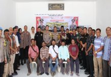 Full Tim, Kapolresta Barelang Ngobrol Bersama Warga Rempang di Kecamatan Galang Kapolresta Barelang Ngobrol Bersama Warga Rempang di Kecamatan Galang