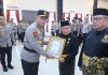 73 Orang Tokoh dan Pengurus LAM Kepri Terima PIN Kehormatan Bhayangkara Polda Kepri LAM Kepri