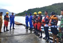 Personil Koramil Tarempa Turut Bantu Tim SAR Carian Korban Laka Laut Personil Koramil Tarempa Turut Bantu Tim SAR Carian Korban Laka Laut
