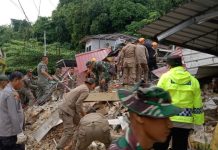 Tim Polresta Barelang Evakuasi dan Cari 2 Warga Hilang Dampak Longsor di Tiban Koperasi Tim dan Cari 2 Warga Hilang Dampak Longsor di Tiban Koperasi