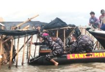 Menteri KKP Minta TNI AL Hentikan Operasi Cabut Pagar Bambu Laut di Tanjung Pasir Tangerang Menteri KKP Minta TNI AL Hentikan Operasi Cabut Pagar Bambu Laut di Tanjung Pasir Tangerang