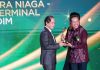 Pertamina Patra Niaga Regional Sumbagut: Menjaga Lingkungan dengan Hati dan Inovasi Penghargaan ini diserahkan langsung oleh Menteri Lingkungan Hidup RI, Hanif Faisol Nurofiq, kepada Region Manager Corporate Operation and Services (COS) Pertamina Patra Niaga Regional Sumbagut