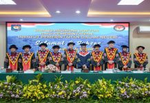 Amsakar Achmad Lulus dan Sah Sandang Gelar Doktor Ilmu Pemerintahan Amsakar Achmad Lulus dan Sah Sandang Gelar Doktor Ilmu Pemerintahan 1