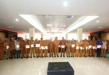 Bupati Anambas Abdul Haris Pimpin Apel Gabungan Awal Tahun 2025 Bupati Anambas Abdul Haris Pimpin Apel Gabungan Awal Tahun 2025