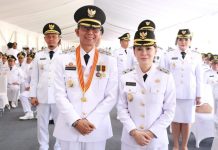 Dilantik Presiden di Istana, Amsakar Achmad-Li Claudia Resmi Jadi Wali Kota dan Wakil Wali Kota Batam Dilantik Presiden di Istana, Amsakar Achmad - Li Claudia Resmi