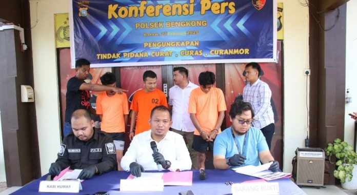 Dua Pelaku Jambret Gelang Emas di Bengkong Diringkus Polisi Dua Pelaku Jambret Gelang Emas di Bengkong Diringkus Polisi