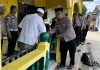 Jumat Berkah, Polres Anambas Bagikan Nasi Dan Air Mineral Gratis Kepada Jemaah