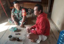 Komsos Babinsa Kopda Indra Lesmana ke Warga Tinggal Jauh dari Pemukiman di Anambas Komsos Babinsa Kopda Indra Lesmana ke Warga Tinggal Jauh