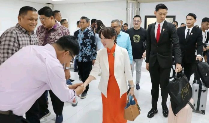 Li Claudia Chandra Siap Jalankan Tugas sebagai Plh Wali Kota Batam Li Claudia Chandra Siap Jalankan Tugas sebagai Plh Wali Kota Batam