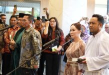 Menko Airlangga Lantik Amsakar Achmad Sebagai Kepala BP Batam dan Li Claudia Wakil Kepala BP Batam Menko Airlangga Lantik Amsakar Ahmad Sebagai Kepala BP Batam dan Li Claudia Wakil Kepala BP Batam