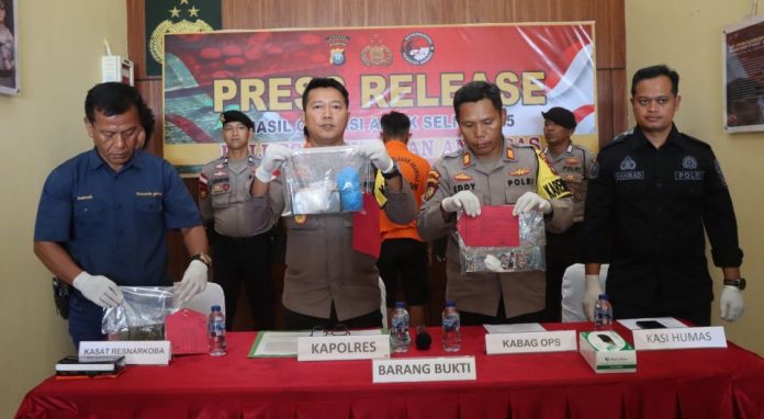 Operasi Antik Seligi 2025 Polres Anambas Ungkap Kasus Narkoba dengan 3 Tersangka Operasi Antik Seligi 2025 Polres Anambas Ungkap Kasus Narkoba dengan 3 Tersangka