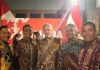 Mempererat Hubungan Bilateral, Asintel dan Asops Koopsud II Hadiri Resepsi Duta Besar Kanada di Makassar Asisten Intelijen (Asintel) Kolonel Sus Dayan Butar Butar, S.E., M.Han., dan Asisten Operasi (Asops) Komando Operasi Udara II (Koopsud II) Kolonel Pnb V. Endy Hadi Putra, M.Han., hadir dalam acara resepsi (dinner)