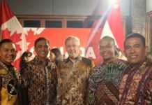 Mempererat Hubungan Bilateral, Asintel dan Asops Koopsud II Hadiri Resepsi Duta Besar Kanada di Makassar Asisten Intelijen (Asintel) Kolonel Sus Dayan Butar Butar, S.E., M.Han., dan Asisten Operasi (Asops) Komando Operasi Udara II (Koopsud II) Kolonel Pnb V. Endy Hadi Putra, M.Han., hadir dalam acara resepsi (dinner)