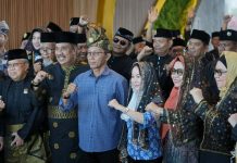 Amsakar Achmad Apresiasi Acara Penyambutan dan Prosesi Adat Melayu Amsakar Achmad Apresiasi Acara Penyambutan dan Prosesi Adat Melayu