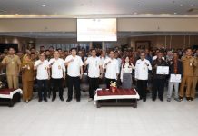 Amsakar-Li Claudia Serahkan Bantuan ke 56 Rumah Korban Bencana Alam 2025 Amsakar-Li Claudia Serahkan Bantuan ke 56 Rumah Korban Bencana Alam 2025