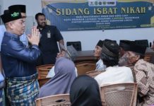 Bupati Lingga dan Wakil Hadiri Sidang Isbat Nikah dan Pencatatan Nikah bagi Masyarakat Suku Laut Bupati Lingga dan Wakil Hadiri Sidang Isbat Nikah dan Pencatatan Nikah bagi Masyarakat Suku Laut
