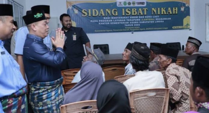 Bupati Lingga dan Wakil Hadiri Sidang Isbat Nikah dan Pencatatan Nikah bagi Masyarakat Suku Laut Bupati Lingga dan Wakil Hadiri Sidang Isbat Nikah dan Pencatatan Nikah bagi Masyarakat Suku Laut