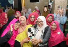 Ketua TP PKK Batam, Erlita Amsakar Kembali Giat Pembinaan Akhlak Mulia di Sagulung Batam Ketua TP PKK Batam, Erlita Amsakar Kembali Giat Pembinaan