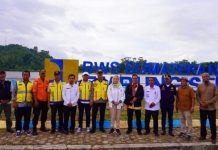 Bupati Natuna Cen Sui Lan Resmikan SPAM Sedanau, Gratiskan Air Bersih untuk 1.410 Pelanggan Selama Sebulan Kunjungan kerja Cen Sui Lan bersama Cen Sui Lan kepada Rudy Syafrudin KasatKer BP2W Kepri Ditjen Cipta Karya Kementerian PUPR di hadapan Khaidir Camat Bunguran Barat. Pada 2023 silam