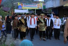 Sambut Ramadhan, Bupati Sabar AS Ikuti Arak-arakan dari Tanjung Alai Menuju Pauah Durian Tinggi di Lubuk Sikaping