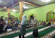 Safari Ramadhan Bupati Natuna Cen Sui Lan: Menyambung Silaturahmi dan Berbagi Kebahagiaan di Desa Gunung Putri Safari Ramadan Desa Gunung Putri, Kecamatan Batubi.