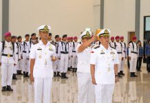 Selamat Datang, Kolonel Laut (P) Dian Tri Hutanto Tongkat Komando Lanal Ranai Kini Dipegang oleh Pemimpin Baru Kolonel Laut (P) Dian Tri Hutanto, S.Kel., M.M., CTMP., resmi mengambil alih tongkat komando dari pendahulunya, Kolonel Laut (P) Maman Nurachman, CTMP