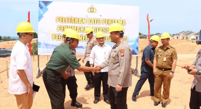 Kapolda Kepri Irjen Asep Resmikan Groud Breaking Perumahan Graha Bhayangkara Bersubsidi Kapolda Kepri Irjen Asep Resmikan Groud Breaking Perumahan Graha Bhayangkara Bersubsidi