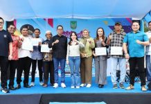 Ketua RT dan RW Apresiasi Kepedulian Amsakar-Li Claudia Beri Insentif Jelang Lebaran Ketua RT dan RW