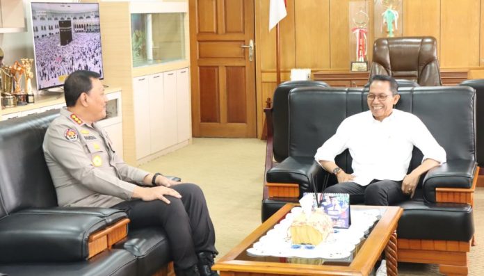 Kunjungan KabidHumas Polda Kepri Zahwani Pandra ke Kantor Walikota Batam Amsakar Achmad