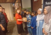 PWI Bintan Gelar Buka Puasa Bersama dan Beri Sagu Hati Untuk Anak Yatim Piatu PWI Bintan Gelar Buka Puasa Bersama dan Beri Sagu Hati Untuk Anak Yatim Piatu