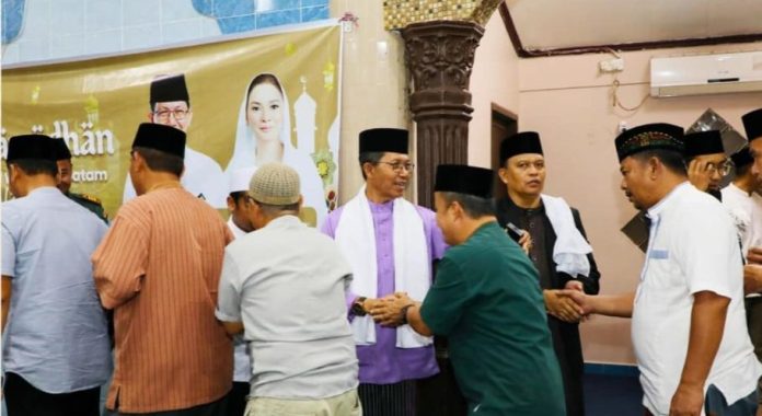 Safari Ramadan Wali Kota Amsakar di Masjid Darussalam Perumahan Rexvin Village dan Buana Vista