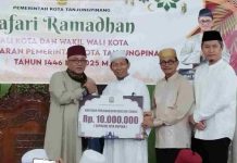 Safari Ramadan Walikota Tanjungpinang Lis Darmansyah Bantu Rp10 Juta ke Masjid Al Amin Safari Ramadan Walikota Tanjungpinang Lis Darmansyah Bantu