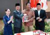 Sertijab Wali Kota Batam Amsakar Achmad dan Wakil Li Claudia Berlangsung Khidmat Sertijab Wali Kota Batam Amsakar Achmad dan Wakil Li Claudia Berlangsung Khidmat