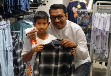 Telkomsel Ajak Anak-Anak Panti Asuhan Belanja dan Berbagi Keberkahan di Pekanbaru Telkomsel Ajak Anak-Anak Panti Asuhan Belanja dan Berbagi Keberkahan di Pekanbaru