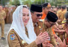 Bupati Natuna dan Wakil Bupati Gelar Halal Bi Halal, Saling Meminta Maaf dan Apresiasi Dedikasi ASN Suasana hangat dan penuh kekeluargaan mengiringi Apel Perdana sekaligus Halal Bi Halal di halaman Kantor Bupati Natuna