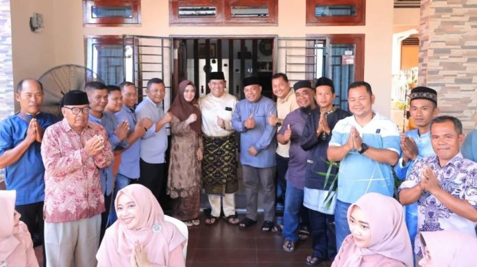 Sekda Bintan Ronny Kartika Gelar Open House dan Menjamu Masyarakat Berlebaran