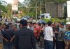 Turun ke Jalan, Warga minta Pembatas Jalan Simpang Kota Piring di Buka Turun ke Jalan, Warga minta Pembatas Jalan Simpang Kota Piring di Buka