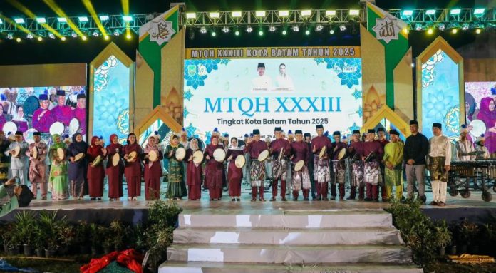 Wali Kota Batam Amsakar Achmad secara resmi Buka MTQH ke-33 di Masjid Sultan Mahmud Riayat Syah Batuaji