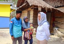 Tak Pakai Dana Publik, Suami Bupati Natuna Rela Keluar Kocek Pribadi untuk Pasang Baliho Ucapan Lebaran Warga penerima manfaat bedah rumah