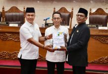 Raih WTP ke-13 Berturut-turut, Amsakar Sampaikan Ranperda Pertanggungjawaban APBD 2024 Amsakar Sampaikan Ranperda Pertanggungjawaban APBD 2024