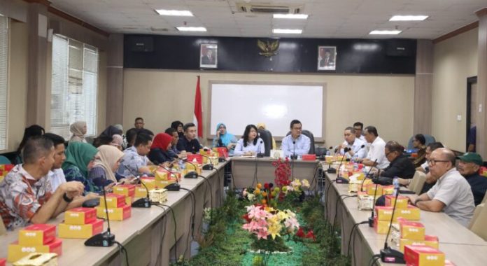 Bahas Percepatan Perubahan APBD, Bamus dan Banggar DPRD DKI Kunker ke DPRD Batam Bamus dan Banggar DPRD DKI Kunker ke DPRD Batam Bahas