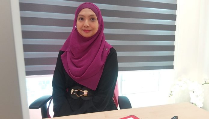 Dr. Aina Shafiza Binti Abdul Azis, Spesialis Bedah Payudara dan Endokrin di Rumah Sakit Spesialis KPJ Pasir Gudang, Johor