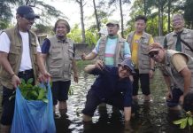 Cegah Abrasi Pantai Sasak Ranah Pasisie, Mahasiswa Pascasarjana UNP Tanam Seribu Pohon Pelindung