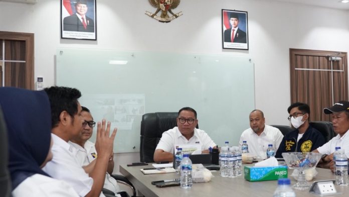 Fary Djemy Francis BP Batam Komit akan Permudah Investasi Fary Djemy Francis BP Batam Komit akan Permudah Investasi untuk Kemajuan Batam