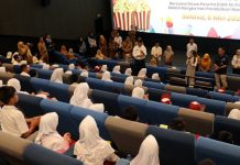Rayakan Hardiknas 2025, Li Claudia ajak Siswa Batam Nobar Film Jumbo Hardiknas 2025, Li Claudia ajak Siswa Batam Nobar Film Jumbo
