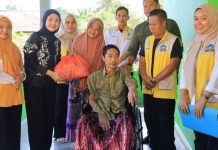 Jelang Hari Lansia 2025, Ketua LKKS Bintan Serahkan 3 Unit Kursi Roda di Bintan Timur Jelang Hari Lansia 2025, Ketua LKKS Bintan Serahkan 3 Unit Kursi Roda di Bintan Timur