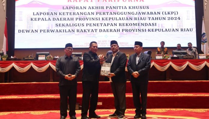 Ketua DPRD Kepri Serahkan Hasil Rekomendasi LKPj 2024 ke Gubernur Kepri